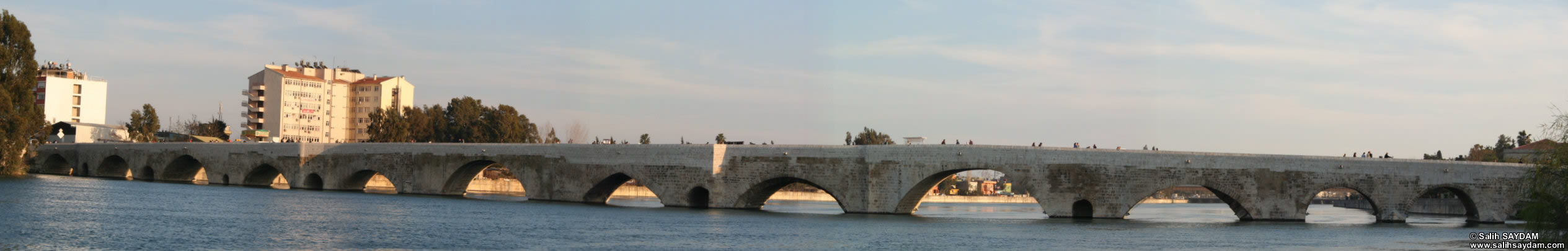 Adana'da Seyhan Nehri zerinde bulunan ve 4. yzylda Roma mparatoru Hadrianus tarafndan yaptrlan Takpr'nn panoramas #01