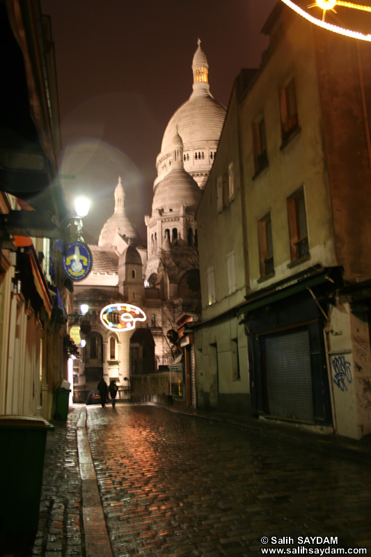 Montmartre Tepesi (Ressamlar Tepesi) (Place du Tertre) Fotoraf Galerisi 3 (Gece) (Paris, Fransa)