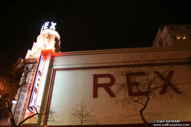 Tarihi Rex Sinemas Fotoraf Galerisi (Gece) (Paris, Fransa)