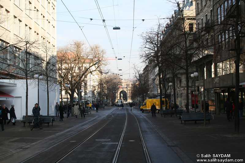 Zurich Photo Gallery 3 (Bahnhof Street (Bahnhofstrasse)) (Switzerland)