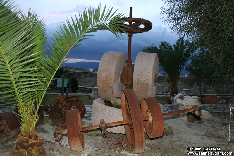 Cesme Castle Photo Gallery 7 (Historical Pieces) (Izmir, Cesme)