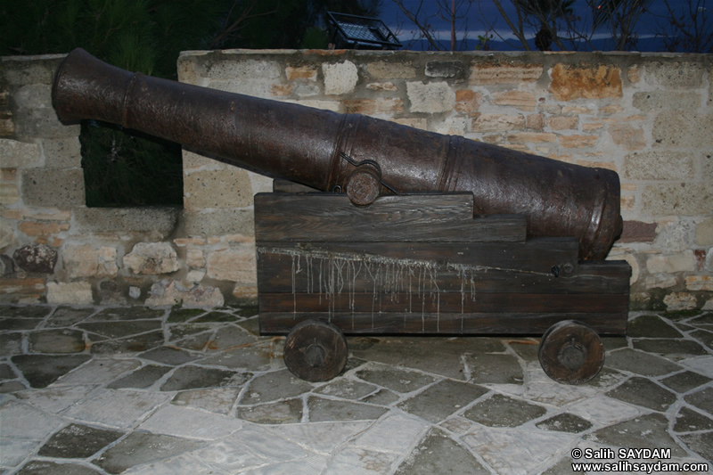 Cesme Castle Photo Gallery 8 (Historical Canon's) (Izmir, Cesme)