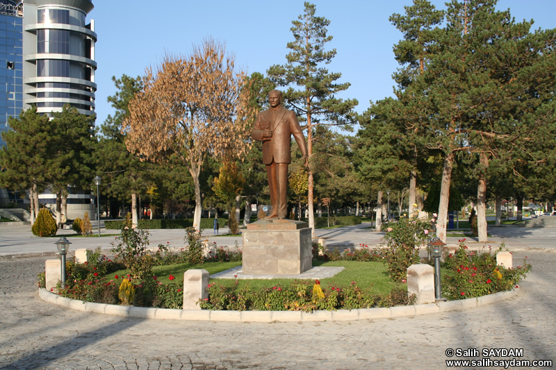 Fair Area Photo Gallery 3 (Statue of Ataturk) (Kayseri)